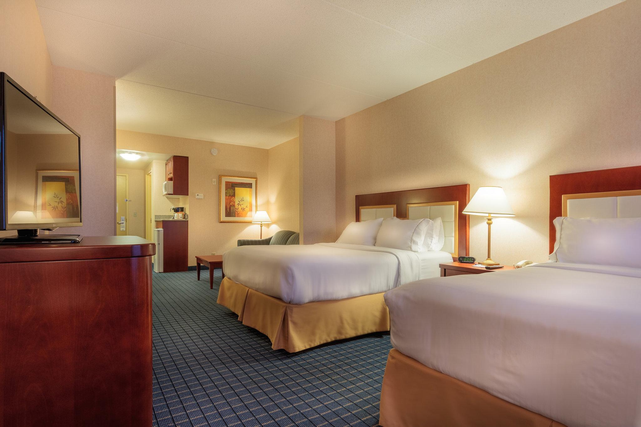 Holiday Inn Express & Suites - Belleville By Ihg Экстерьер фото