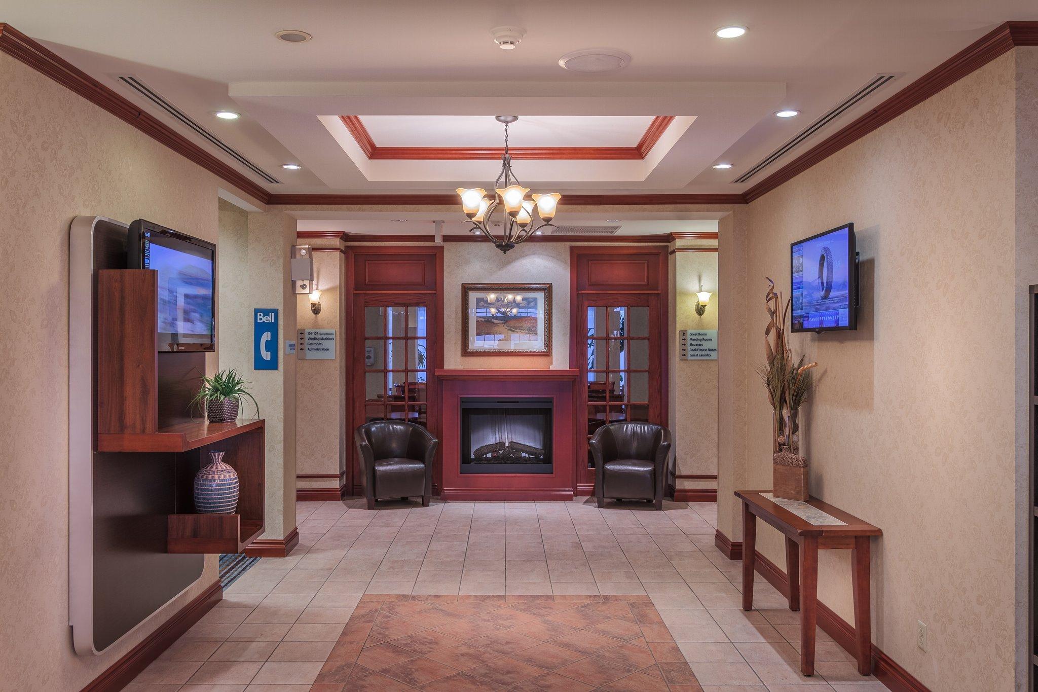 Holiday Inn Express & Suites - Belleville By Ihg Экстерьер фото