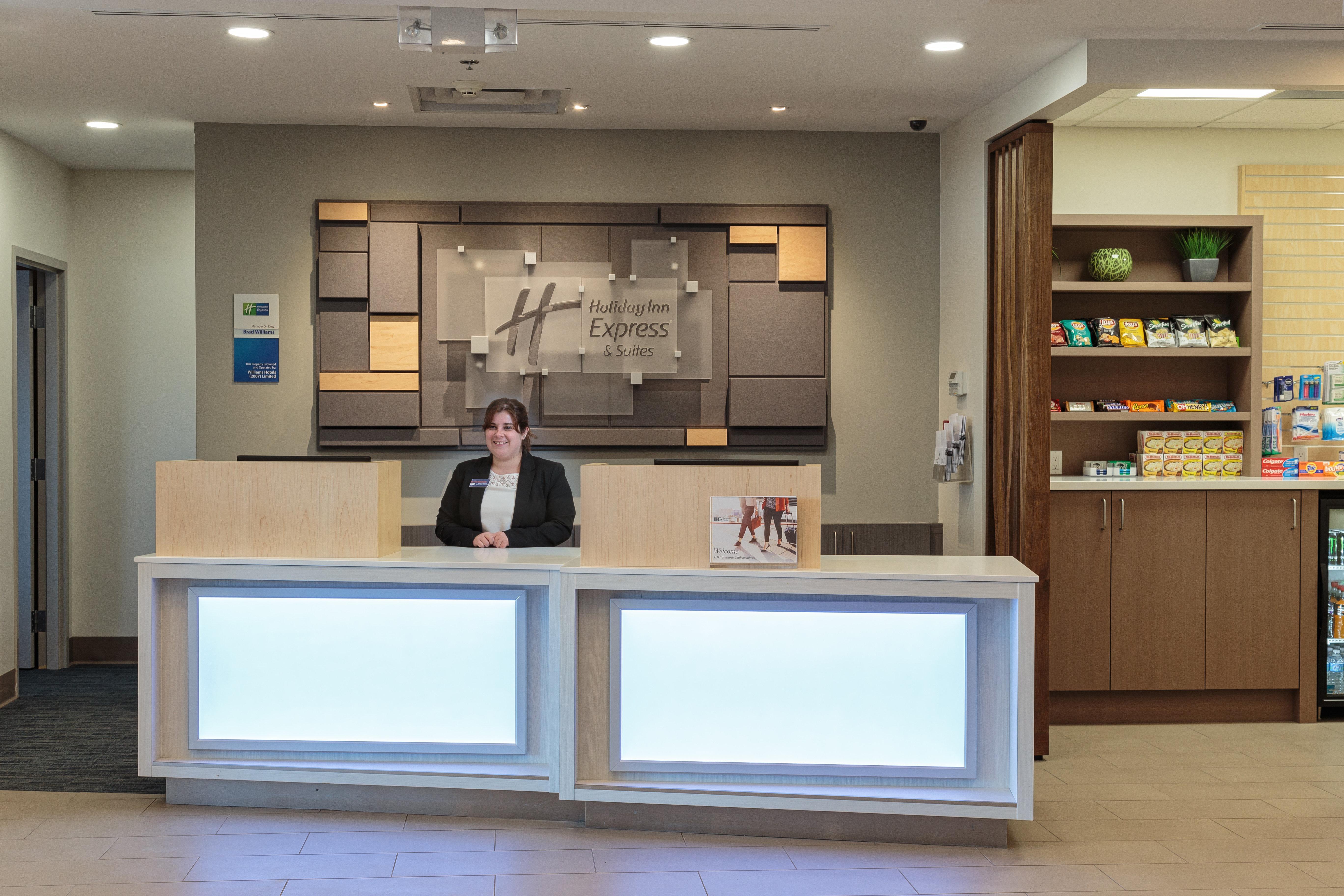 Holiday Inn Express & Suites - Belleville By Ihg Экстерьер фото
