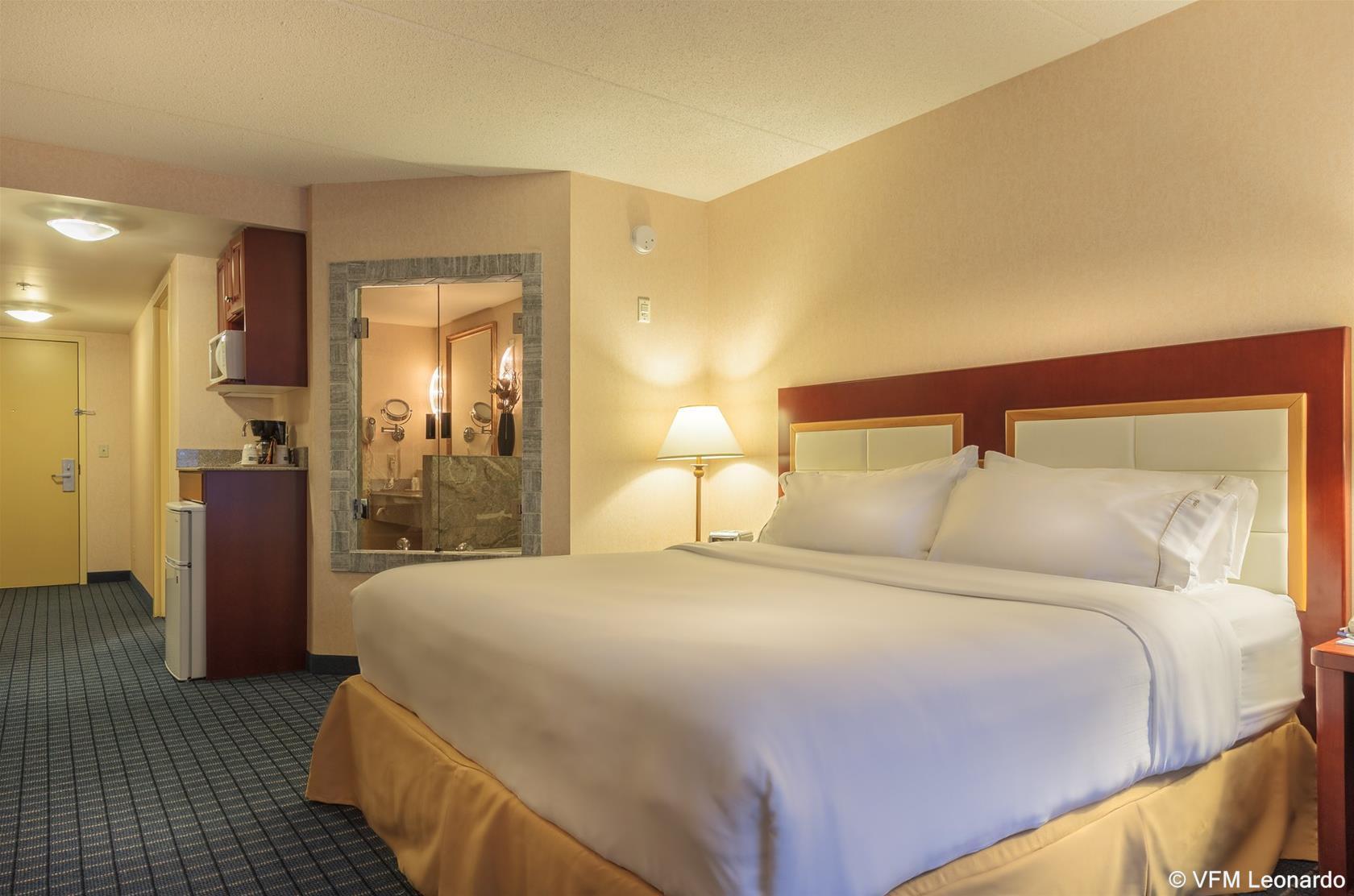 Holiday Inn Express & Suites - Belleville By Ihg Экстерьер фото