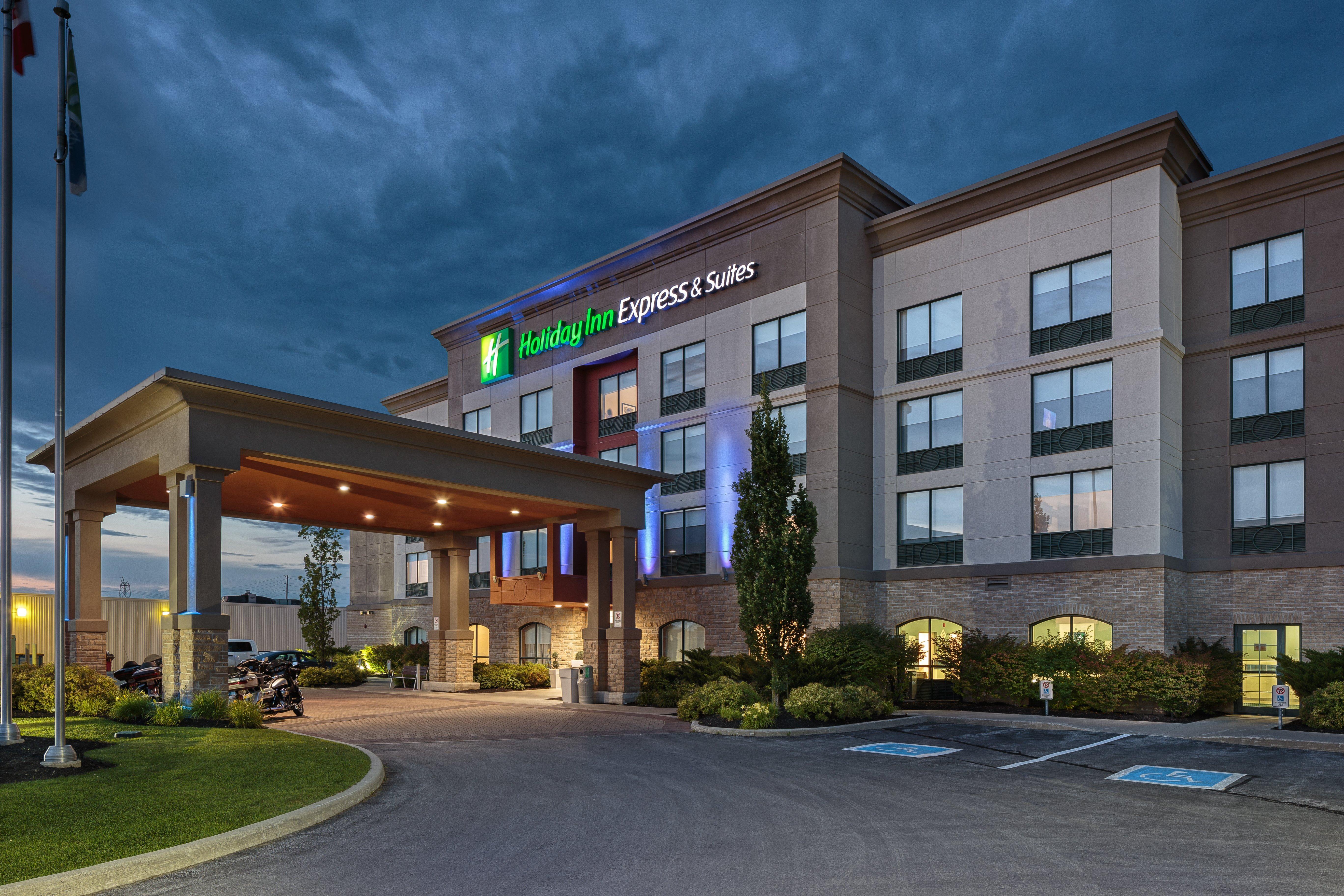 Holiday Inn Express & Suites - Belleville By Ihg Экстерьер фото