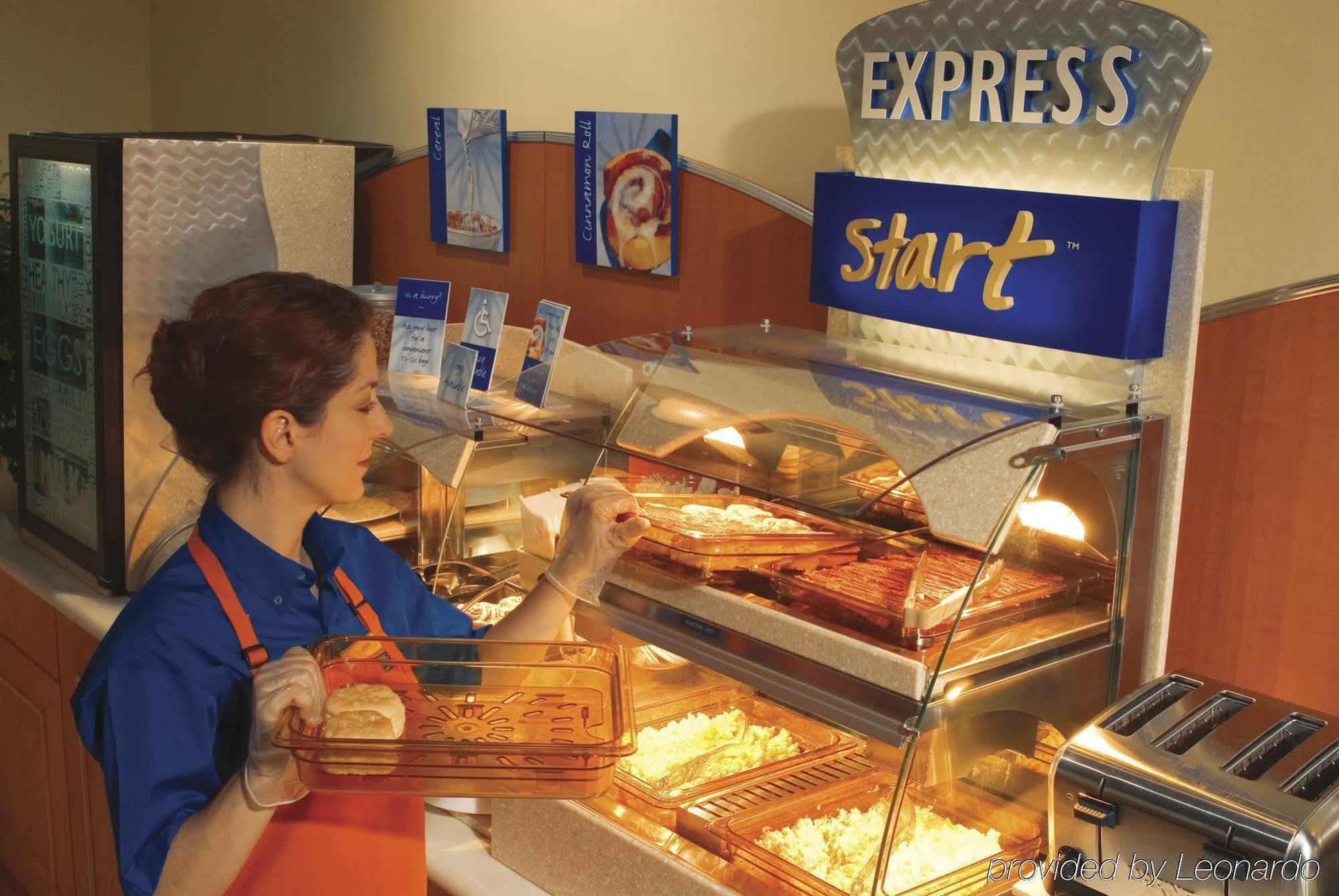 Holiday Inn Express & Suites - Belleville By Ihg Ресторан фото
